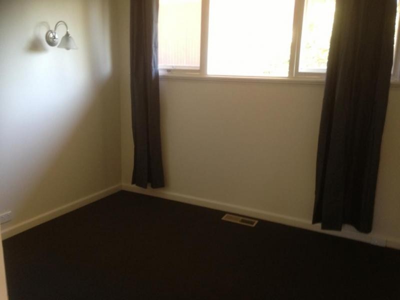 19 Leigh Avenue, Flora Hill VIC 3550