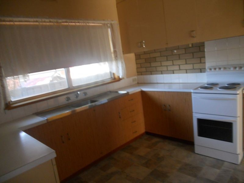 1/2 Ligar Street, Kennington VIC 3550