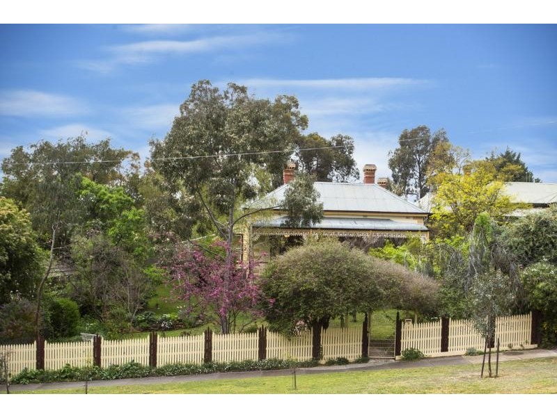 9 Reginald Street, Quarry Hill VIC 3550