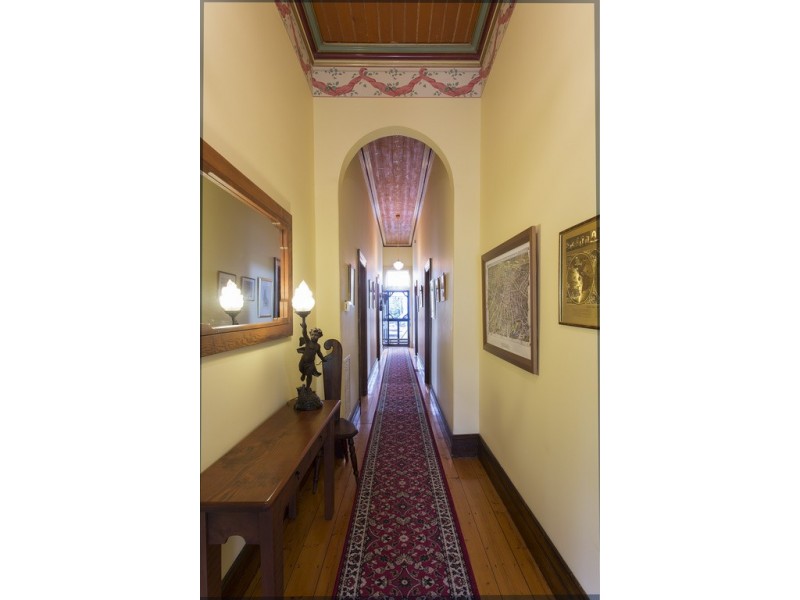 9 Reginald Street, Quarry Hill VIC 3550