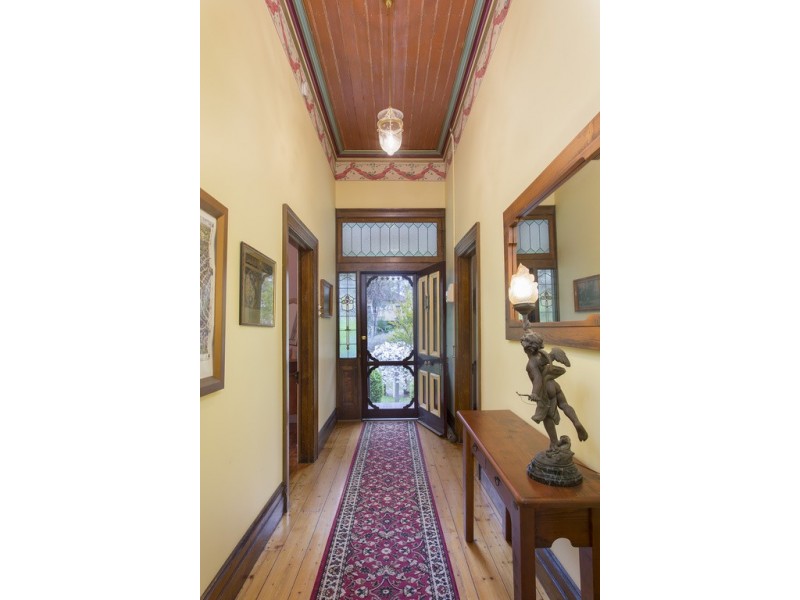 9 Reginald Street, Quarry Hill VIC 3550