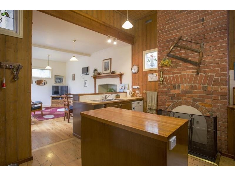 9 Reginald Street, Quarry Hill VIC 3550