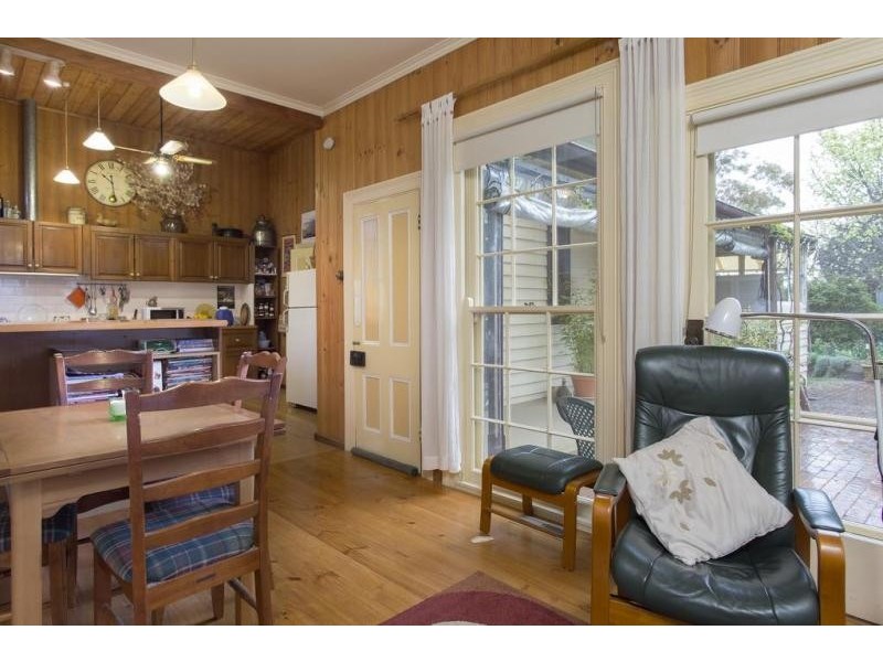 9 Reginald Street, Quarry Hill VIC 3550