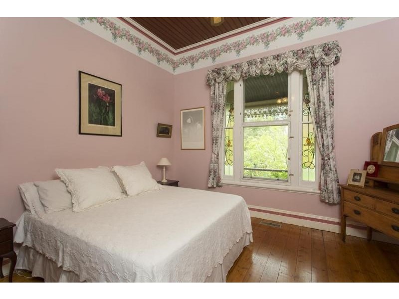 9 Reginald Street, Quarry Hill VIC 3550