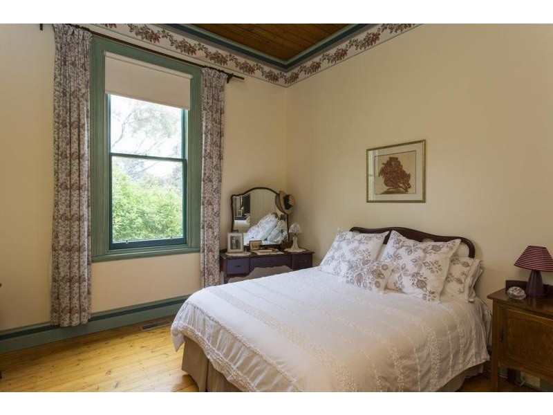 9 Reginald Street, Quarry Hill VIC 3550