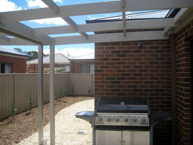 20 Edgewater Close, Eaglehawk VIC 3556