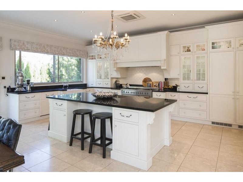 31 Elwood Drive, Strathdale VIC 3550