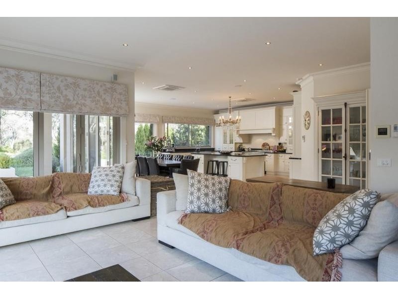 31 Elwood Drive, Strathdale VIC 3550