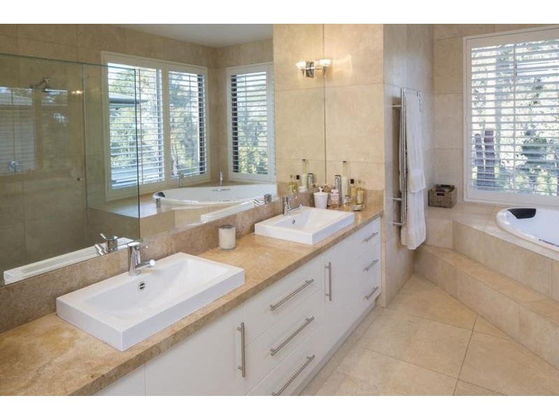 31 Elwood Drive, Strathdale VIC 3550