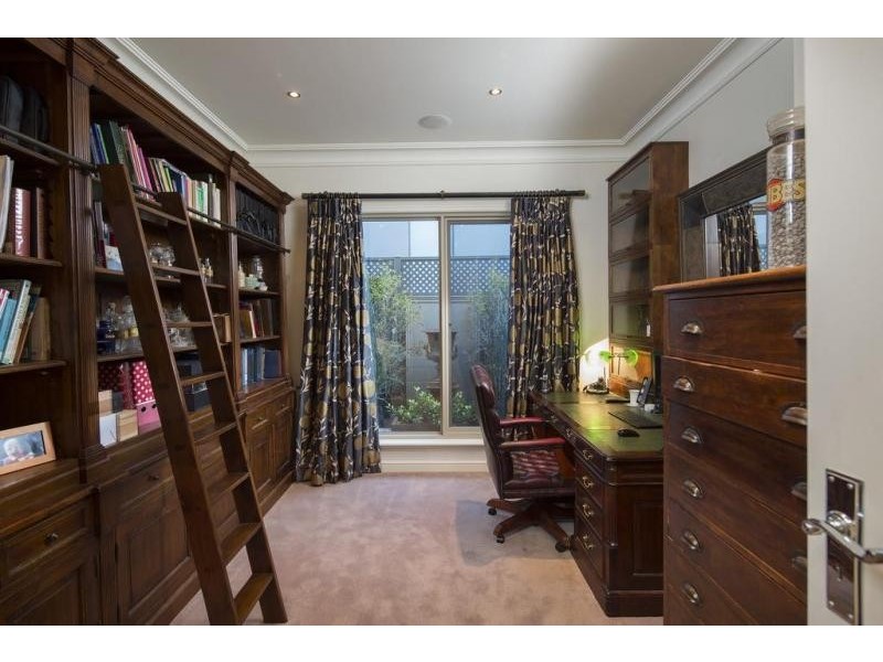 31 Elwood Drive, Strathdale VIC 3550