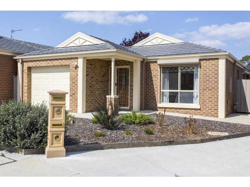 6 Rosewood Mews, Golden Square VIC 3555