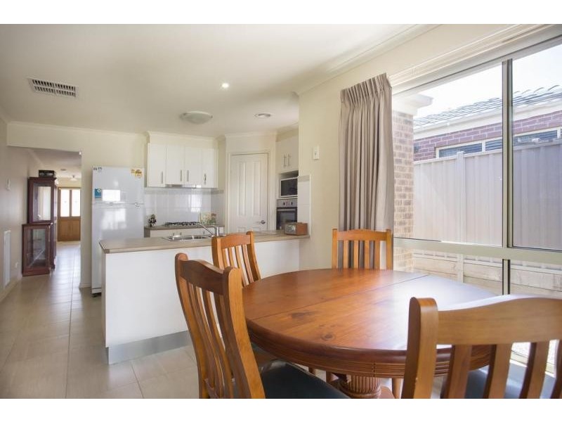 6 Rosewood Mews, Golden Square VIC 3555