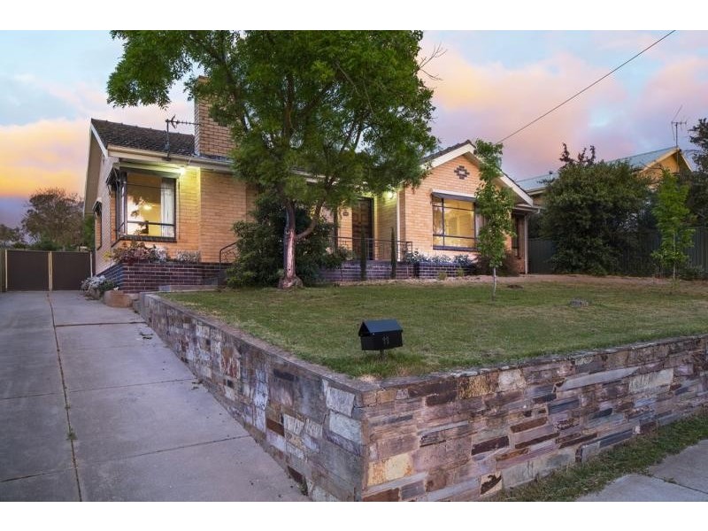 11 Wirth Street, Flora Hill VIC 3550