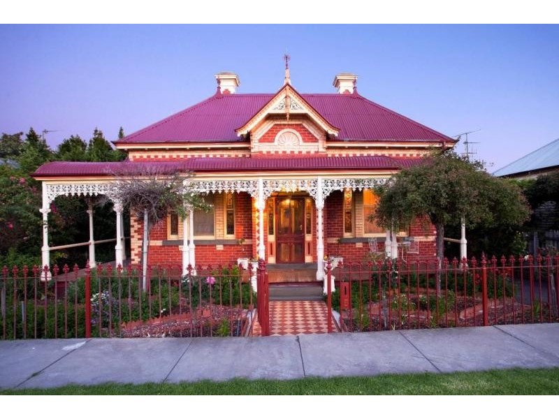 6 Brougham Street, Quarry Hill VIC 3550