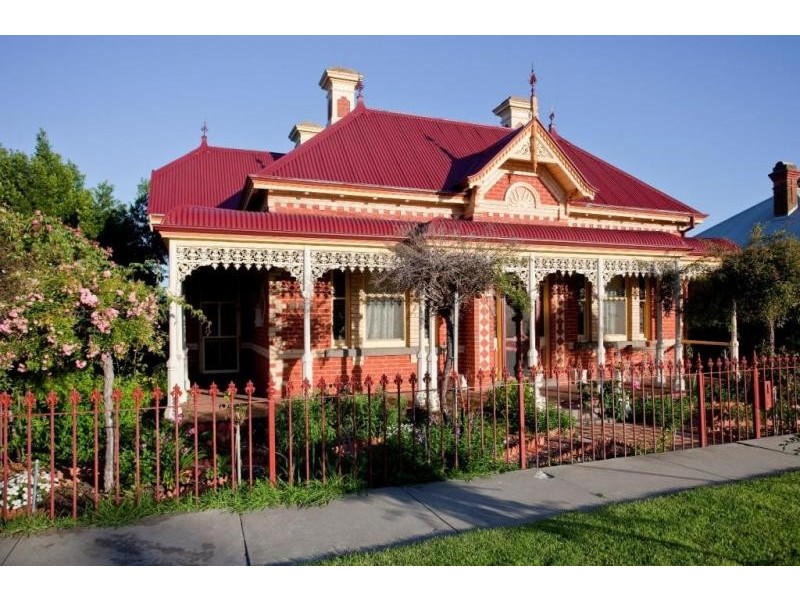 6 Brougham Street, Quarry Hill VIC 3550