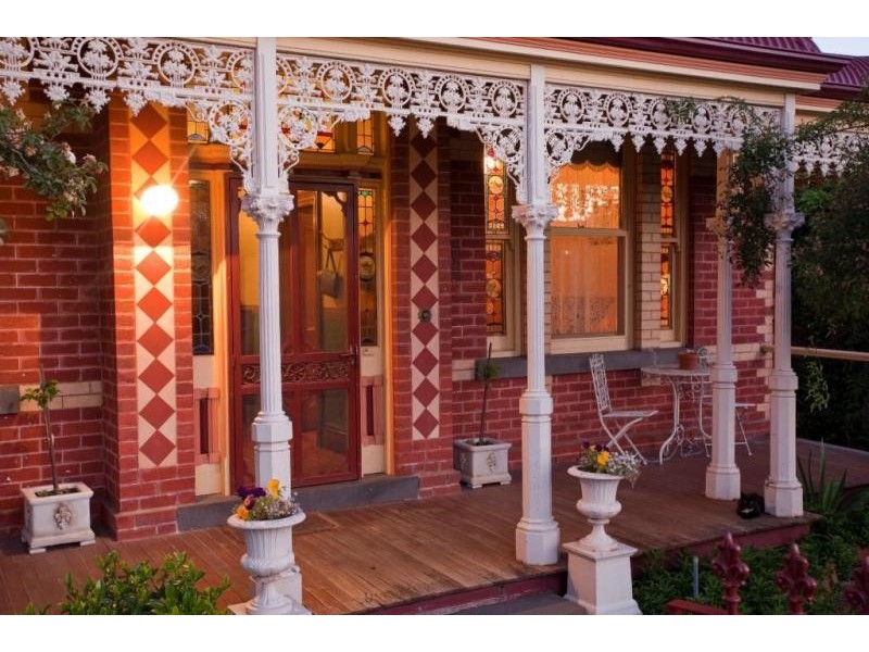 6 Brougham Street, Quarry Hill VIC 3550