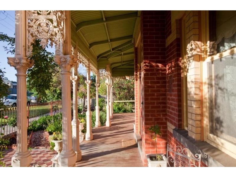 6 Brougham Street, Quarry Hill VIC 3550