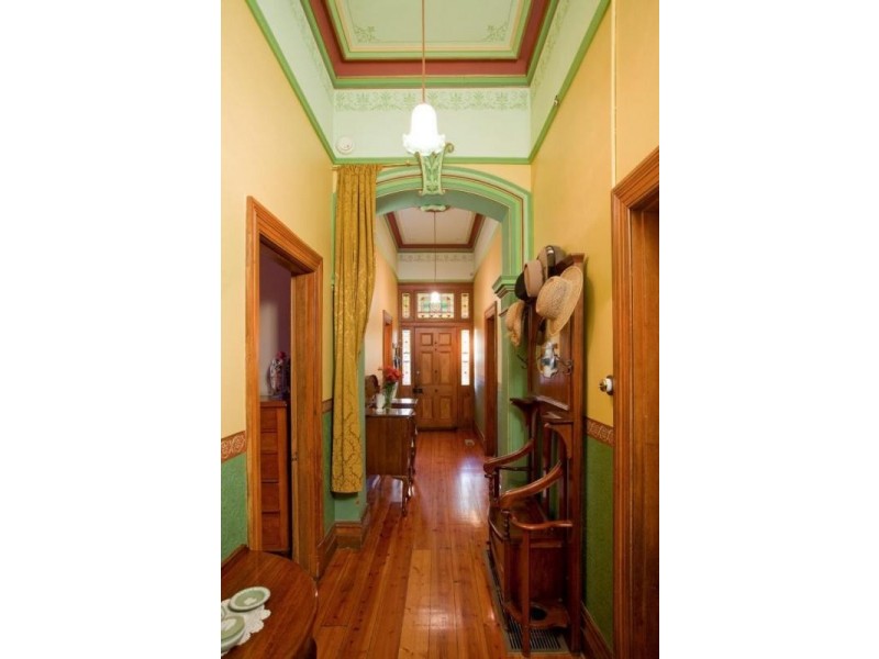 6 Brougham Street, Quarry Hill VIC 3550