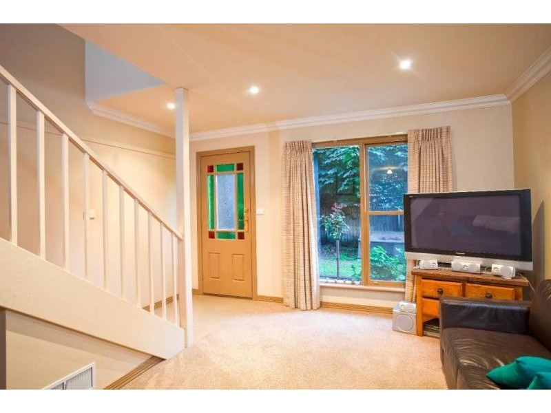 6 Brougham Street, Quarry Hill VIC 3550