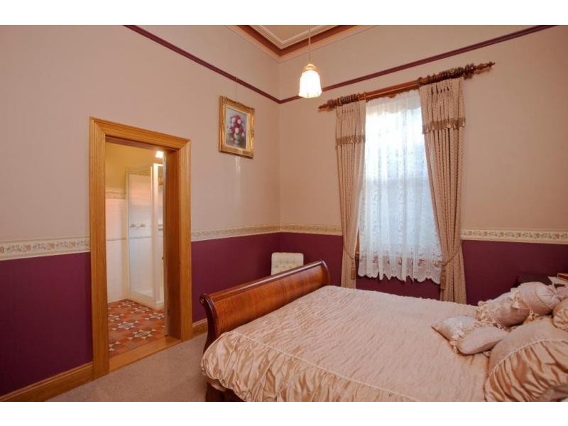 6 Brougham Street, Quarry Hill VIC 3550