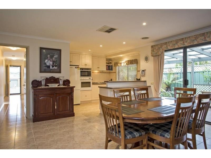 4 Brooke Court, Strathdale VIC 3550