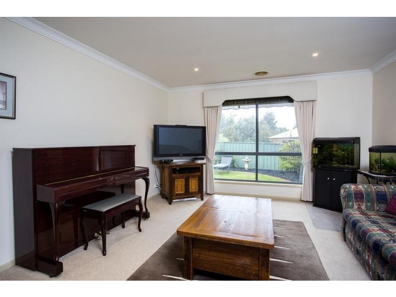 4 Brooke Court, Strathdale VIC 3550