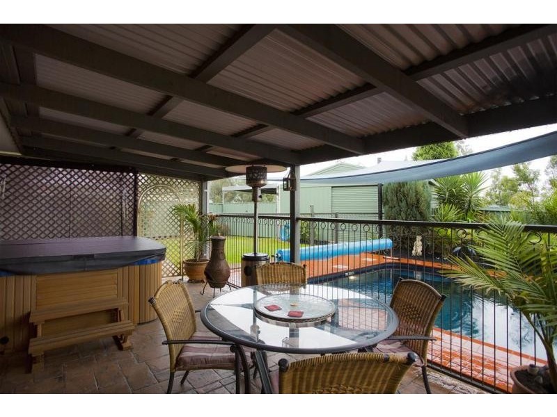 4 Brooke Court, Strathdale VIC 3550