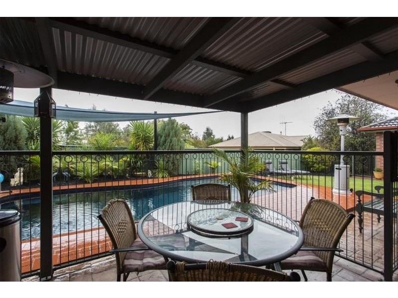 4 Brooke Court, Strathdale VIC 3550