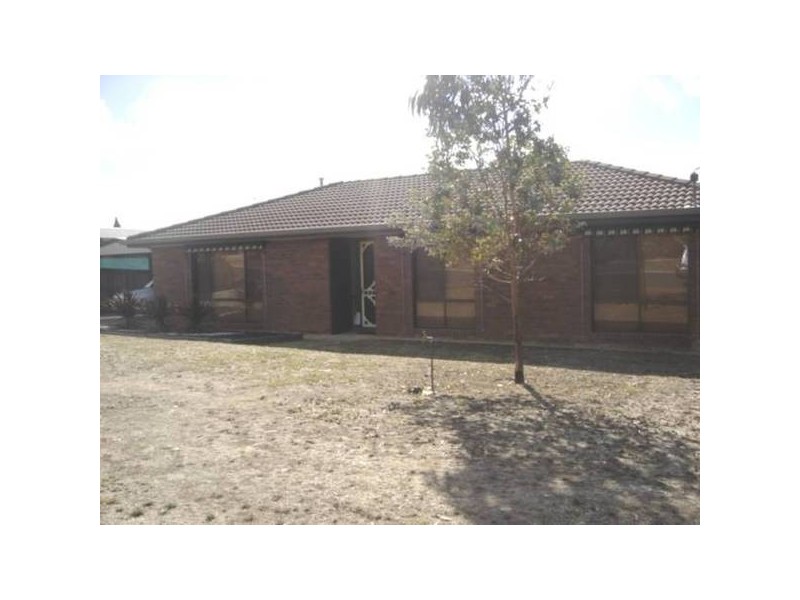 19 William Drive, Kangaroo Flat VIC 3555