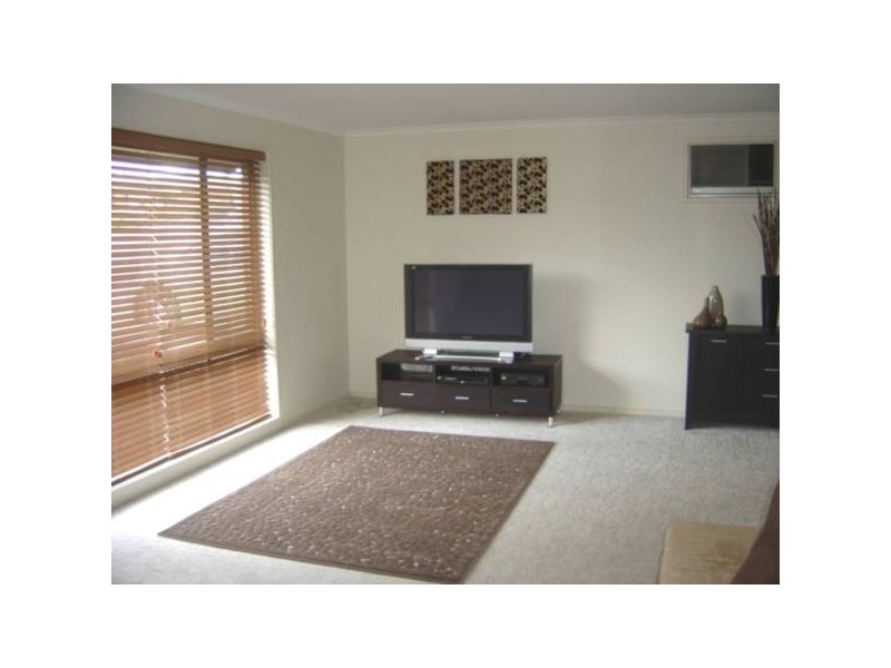19 William Drive, Kangaroo Flat VIC 3555