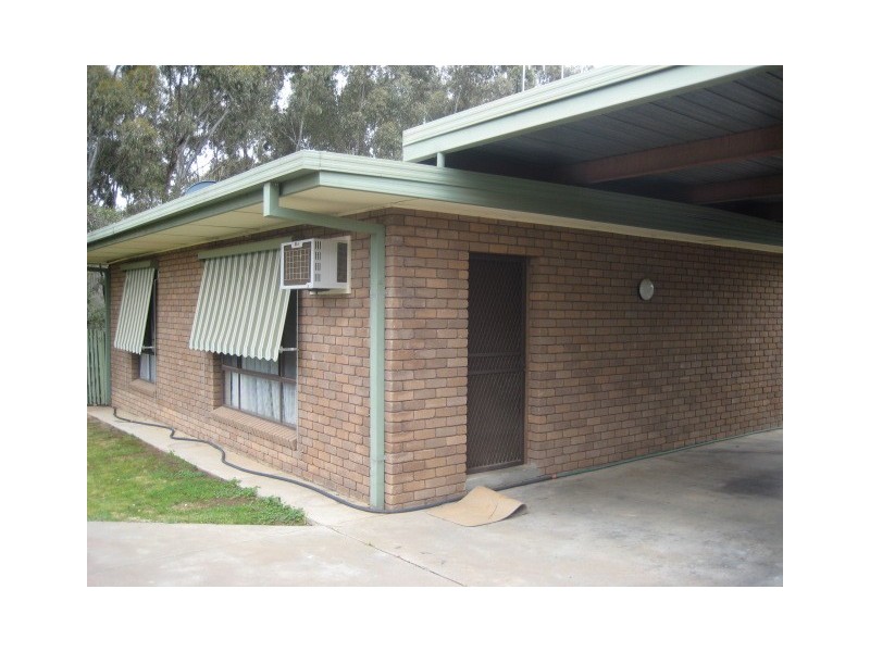 2/82 Gill Avenue, Eaglehawk VIC 3556