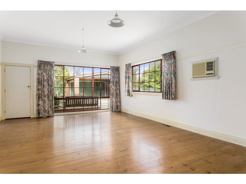 12 Townsend Street, Flora Hill VIC 3550