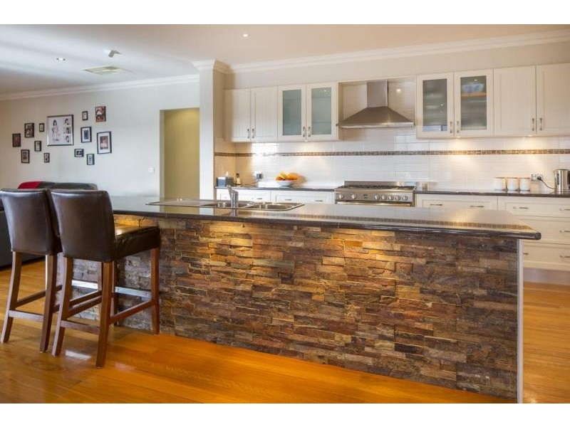 16 Irrabella Place, Kangaroo Flat VIC 3555