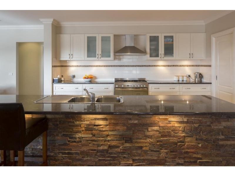 16 Irrabella Place, Kangaroo Flat VIC 3555