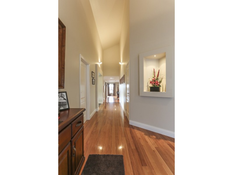 16 Irrabella Place, Kangaroo Flat VIC 3555