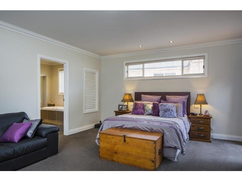 16 Irrabella Place, Kangaroo Flat VIC 3555