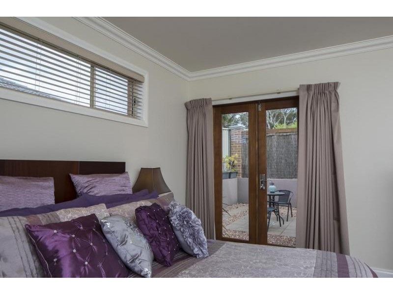 16 Irrabella Place, Kangaroo Flat VIC 3555