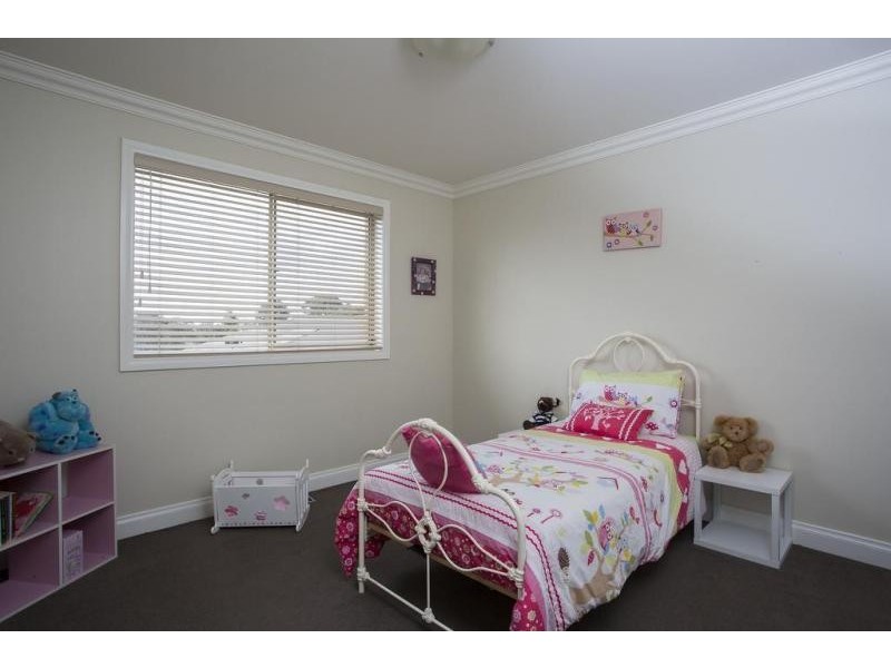 16 Irrabella Place, Kangaroo Flat VIC 3555