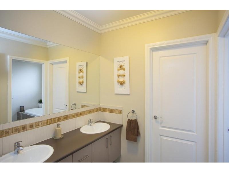 16 Irrabella Place, Kangaroo Flat VIC 3555