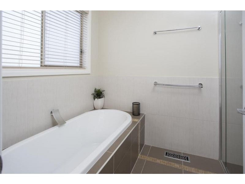 16 Irrabella Place, Kangaroo Flat VIC 3555