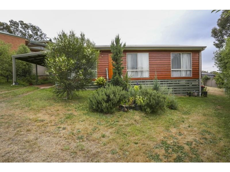 5 Lowe Street, Kangaroo Flat VIC 3555