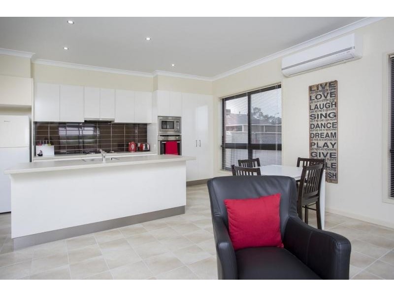 2/71 Allingham Street, Golden Square VIC 3555