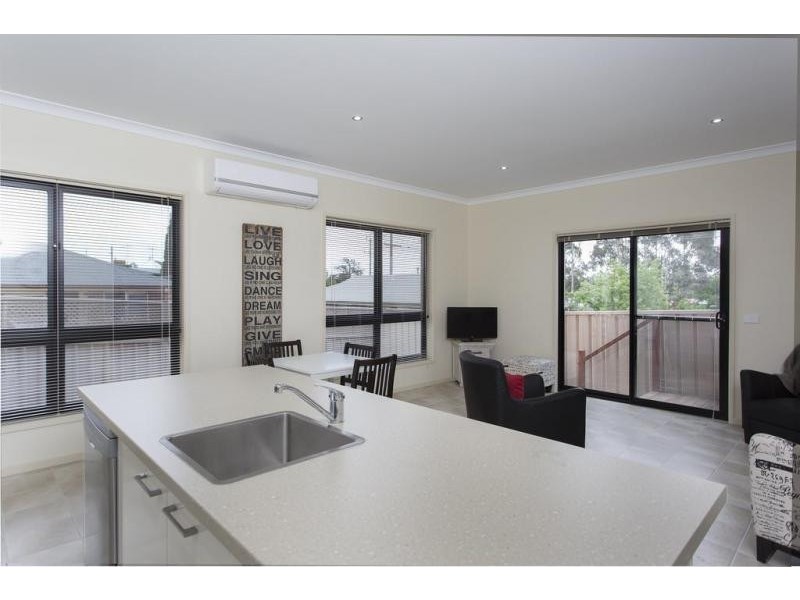 2/71 Allingham Street, Golden Square VIC 3555