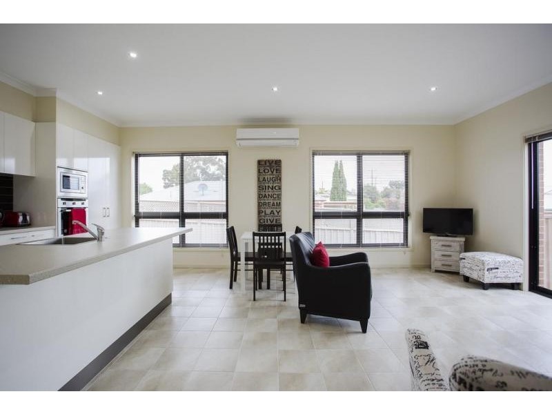 2/71 Allingham Street, Golden Square VIC 3555