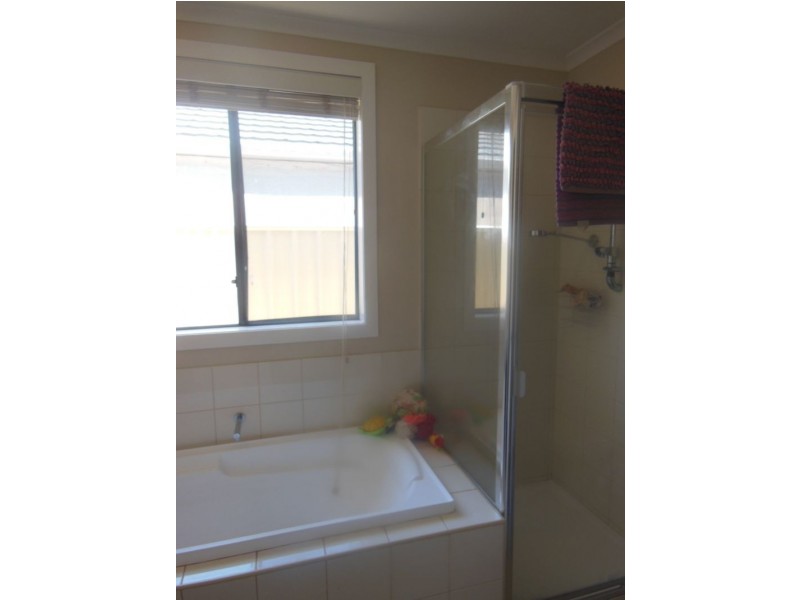 8/4-6 Greenview Circuit, Epsom VIC 3551