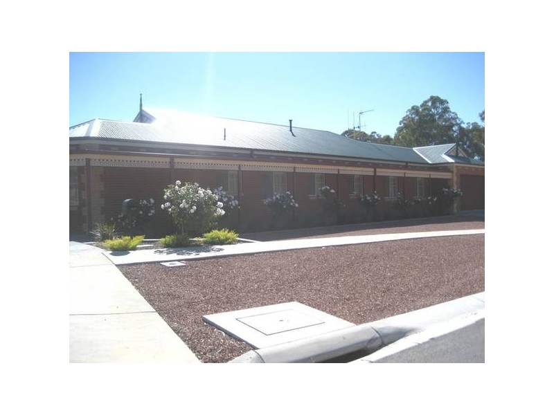 1 Bramley Place, Strathdale VIC 3550