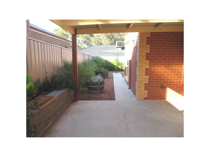 1 Bramley Place, Strathdale VIC 3550