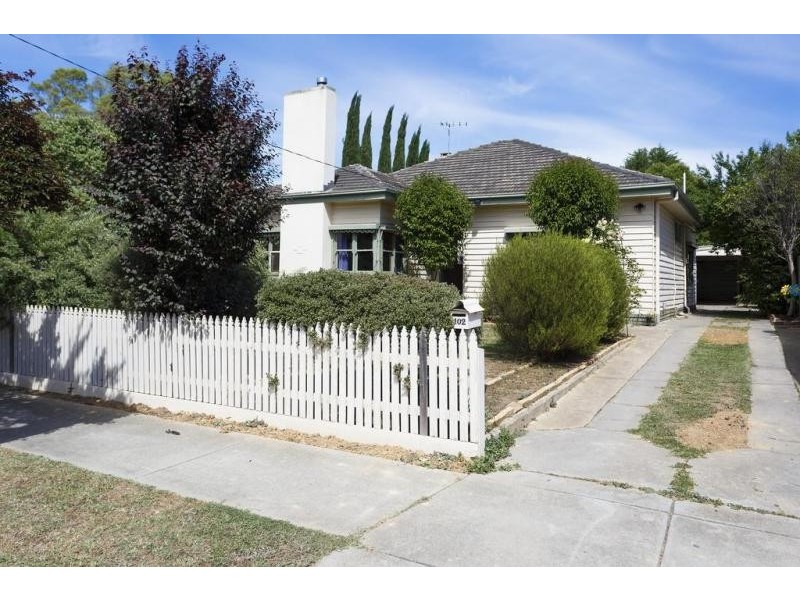 102 Havlin Street West, Quarry Hill VIC 3550