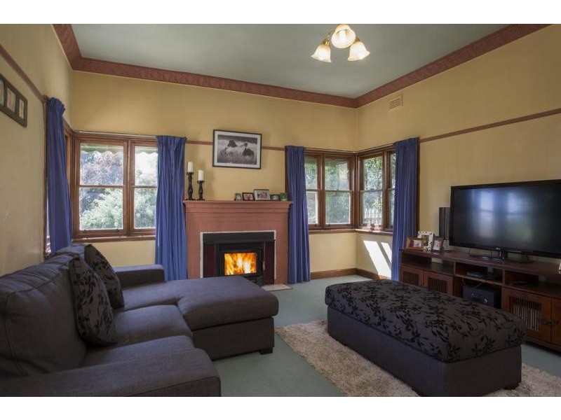 102 Havlin Street West, Quarry Hill VIC 3550