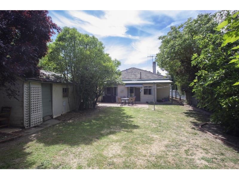 102 Havlin Street West, Quarry Hill VIC 3550